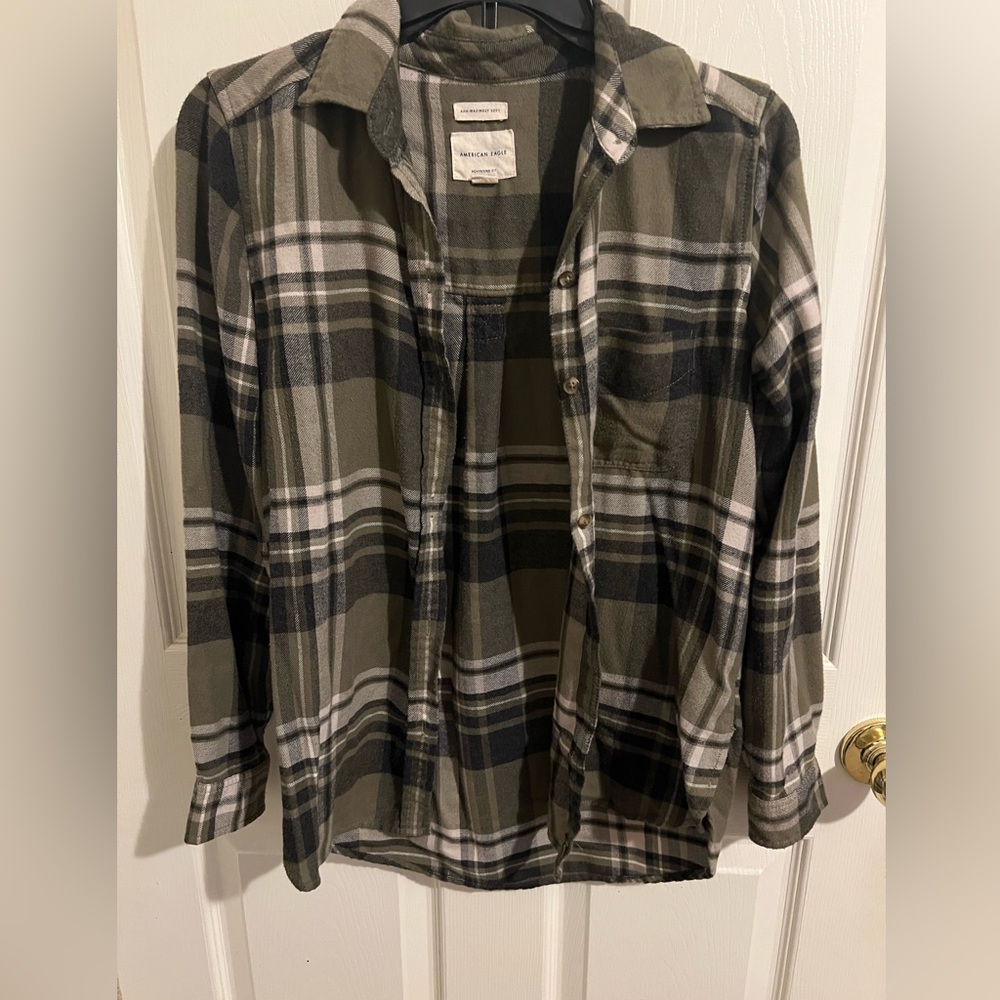 American Eagle women’s flannel